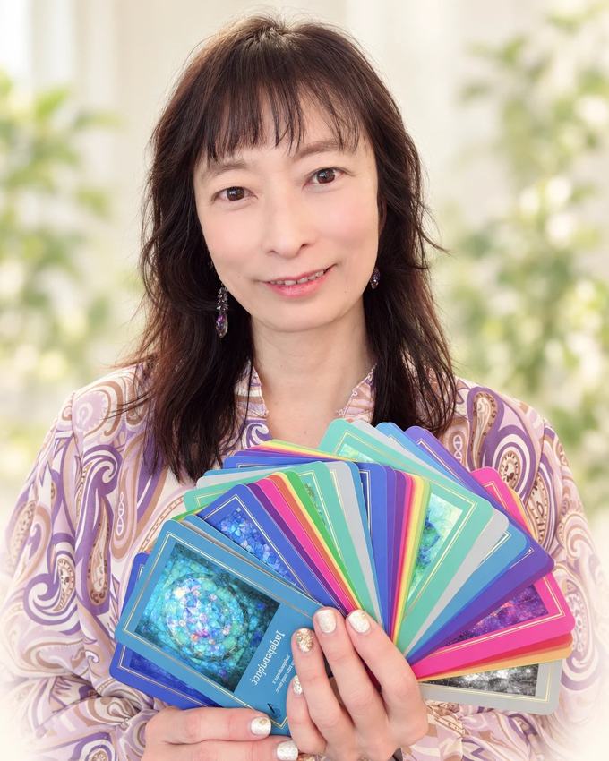 ソアリスカードを手にした高橋貴子